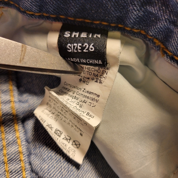 Shein 26 Distressed - Picture 3 of 3